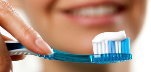  كم مرة يجب تنظيف الأسنان بالفرشاة والمعجون