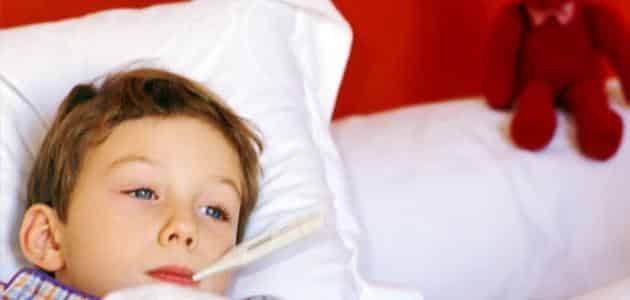أسباب ارتفاع سخونة الأطراف عند الأطفال