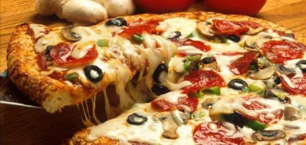كم سعرة حرارية في تناول البيتزا أثناء الدايت