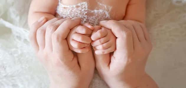 ما اسباب ازرقاق اليدين لدى الاطفال الصغار