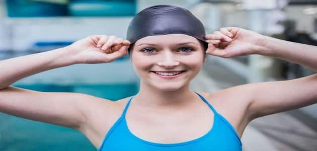 كيفية استخدام بونيه السباحة للحفاظ على الشعر
