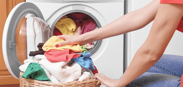 كيفية تنظيف الملابس من اختلاط الألوان المبهوتة