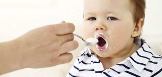 متى ياكل الرضيع الزبادى وافضل نوع لمعدته