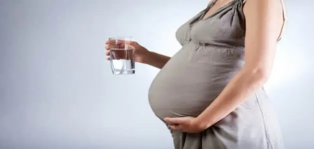 أسباب كثرة شرب الماء للحامل