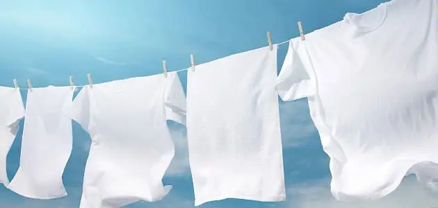 كيف نحافظ على بياض الملابس البيضاء