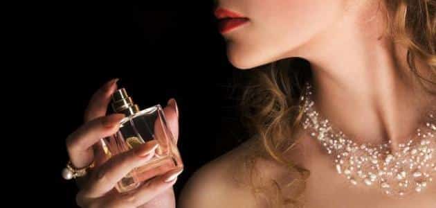 كيف أخلى رائحة العطر تثبت