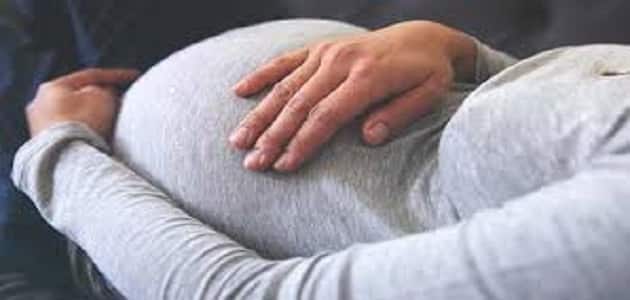 نزول افرازات بنية من علامات الحمل ماميتو